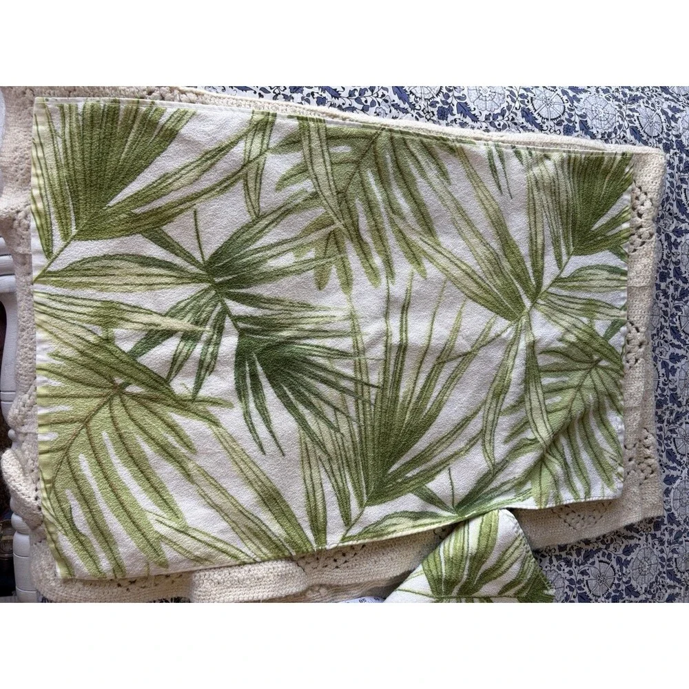 Pottery Barn Tropical Palm Leaf Textured Cotton Hand Towels  17 x 28 in GUC